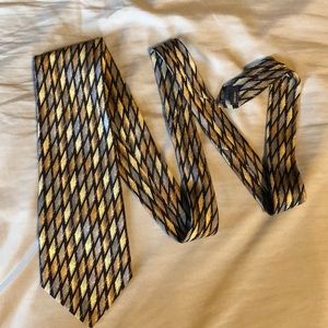 Crestview collection all silk tie
